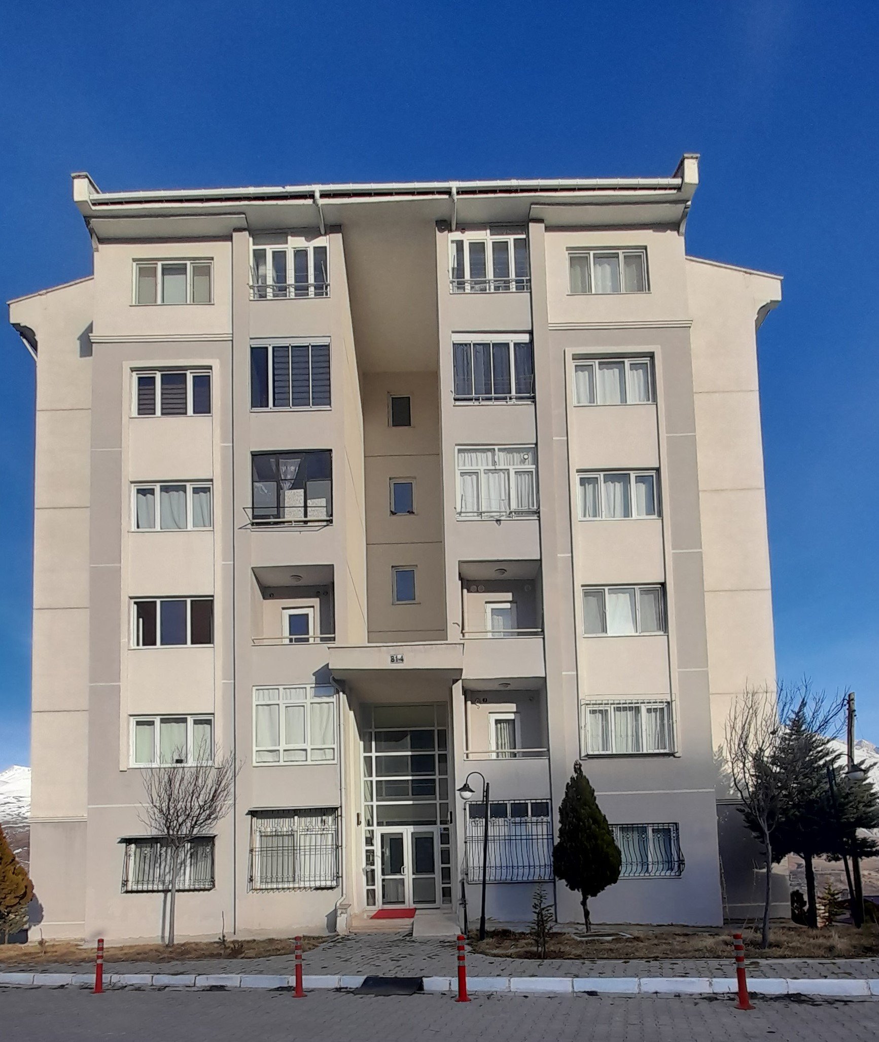 BADEMDERE TOKİ 5 KAT. 25 NUMARALI DAİRE - Niğde Çamardı Satılık | Turasan Emlak