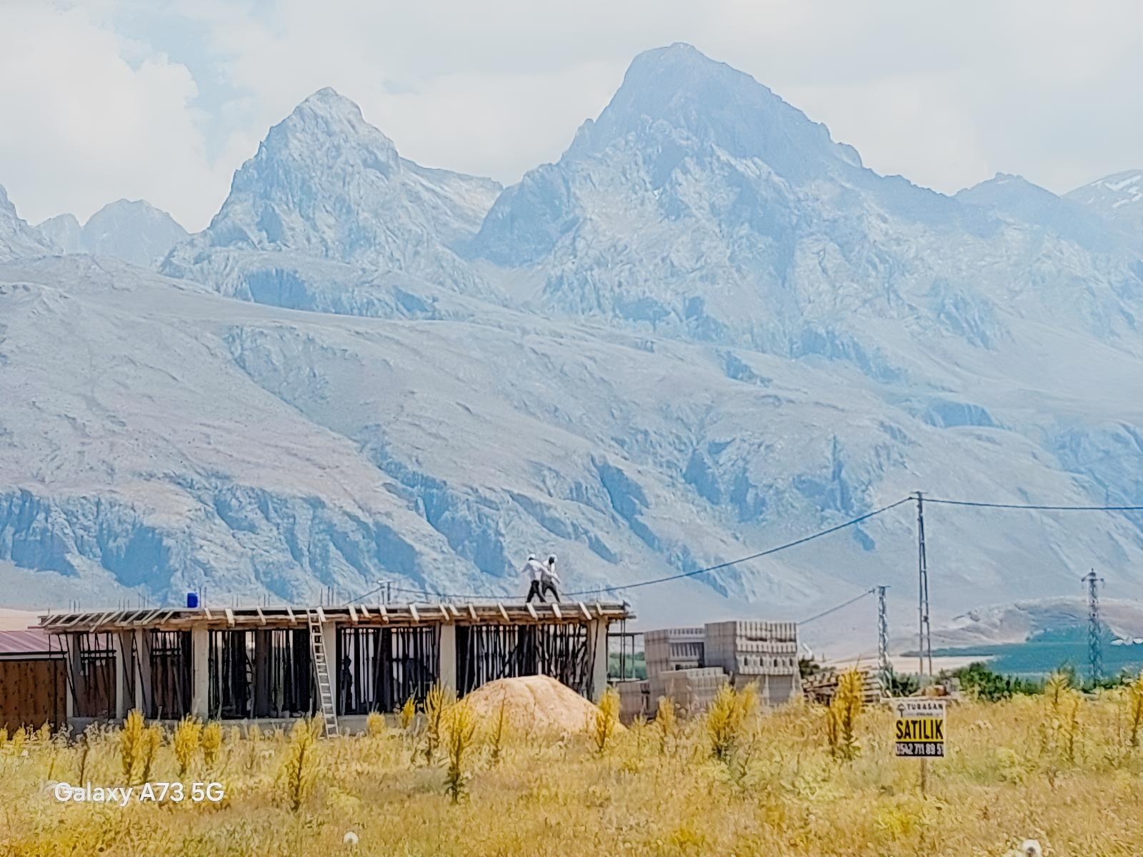 BADEMDEREDE MUHTEŞEM DEMİRKAZIK MANZARALI SATILIK 450m² ARSA - Niğde Çamardı Satılık | Turasan Emlak