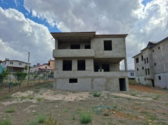 500 m² Arsa İçinde 2 Katlı 250 m² Ev – Sıvalı Kaba İnşaat