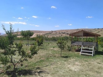 Demirkazık Manzaralı Şömine Keyfi 5.503m² Bahçeli 100m² ev