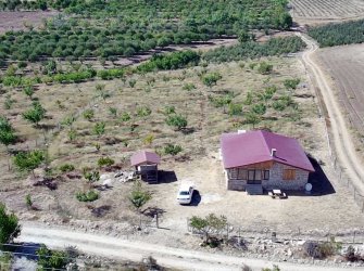 Demirkazık Manzaralı Şömine Keyfi 5.503m² Bahçeli 100m² ev