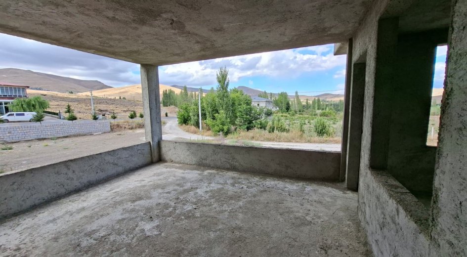 500 m² Arsa İçinde 2 Katlı 250 m² Ev – Sıvalı Kaba İnşaat