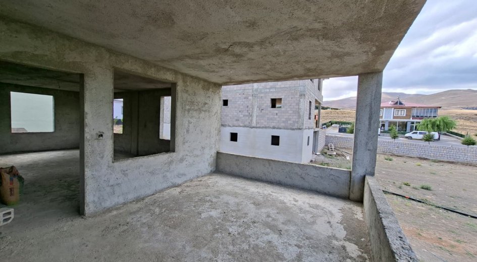 500 m² Arsa İçinde 2 Katlı 250 m² Ev – Sıvalı Kaba İnşaat