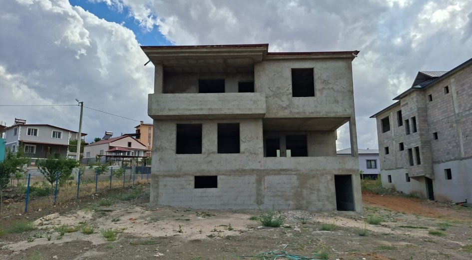 500 m² Arsa İçinde 2 Katlı 250 m² Ev – Sıvalı Kaba İnşaat