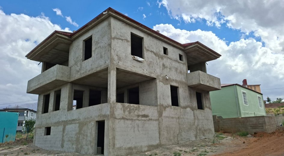 500 m² Arsa İçinde 2 Katlı 250 m² Ev – Sıvalı Kaba İnşaat