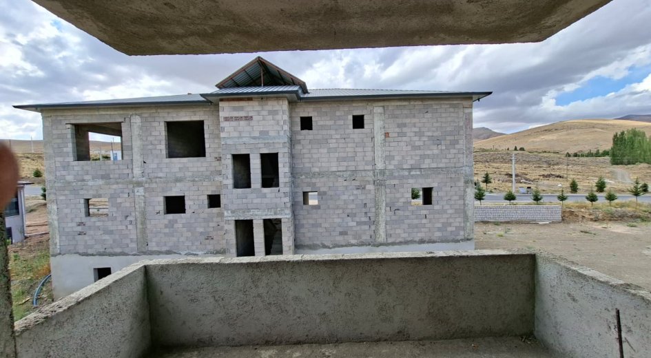 500 m² Arsa İçinde 2 Katlı 250 m² Ev – Sıvalı Kaba İnşaat