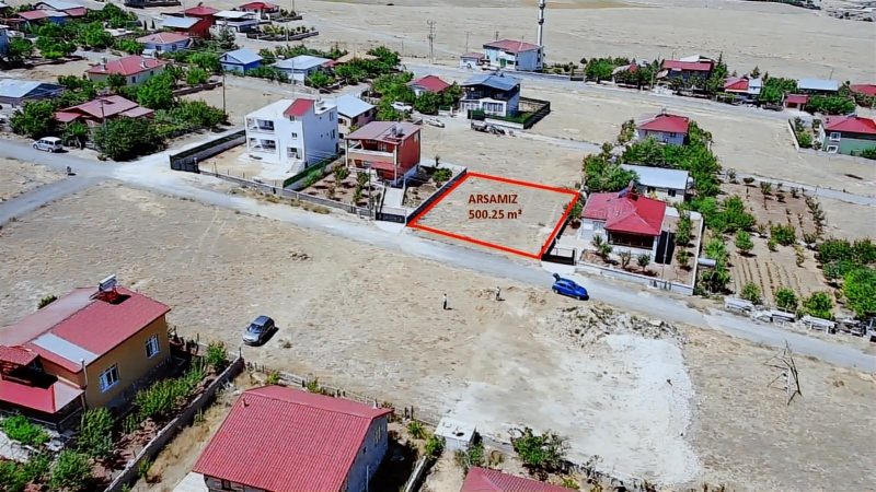 TURASAN EMLAKTAN ÇUKURBAĞ KÖYÜNDE İMARLI 500m² VİLLALIK ARSA - Fotoğraf 3 | Turasan Emlak Niğde