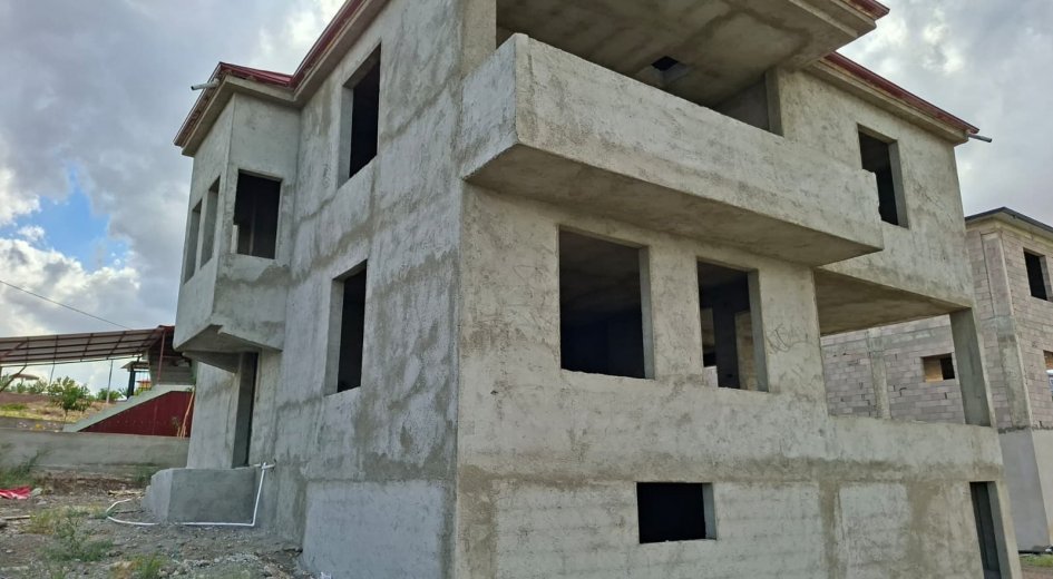 500 m² Arsa İçinde 2 Katlı 250 m² Ev – Sıvalı Kaba İnşaat