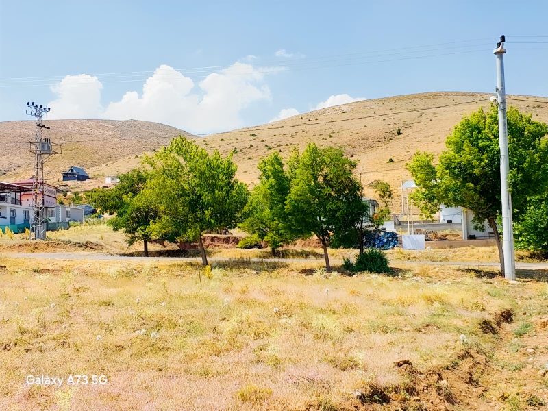 BADEMDEREDE YOLA SIFIR TİCARİ VE KONUT KULLANIMINA UYGUN ARSA - Fotoğraf 7 | Turasan Emlak Niğde