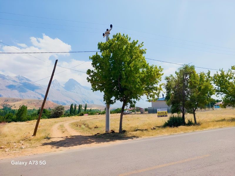 BADEMDEREDE YOLA SIFIR TİCARİ VE KONUT KULLANIMINA UYGUN ARSA - Fotoğraf 10 | Turasan Emlak Niğde