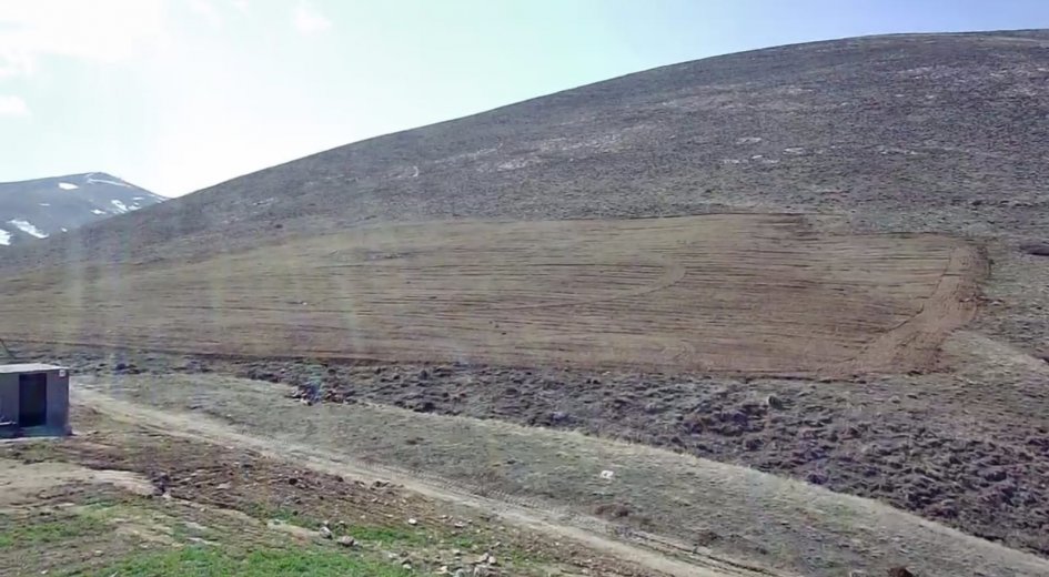 Menik Mevkisinde 135.100m² TEK TAPU Satılık Tarla