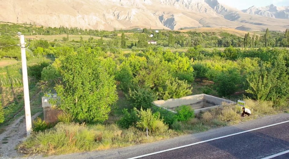 ANA YOLA SIFIR ELEKTRİĞİ SUYU OLAN 6.100 m² DİKİLİ BAHÇE