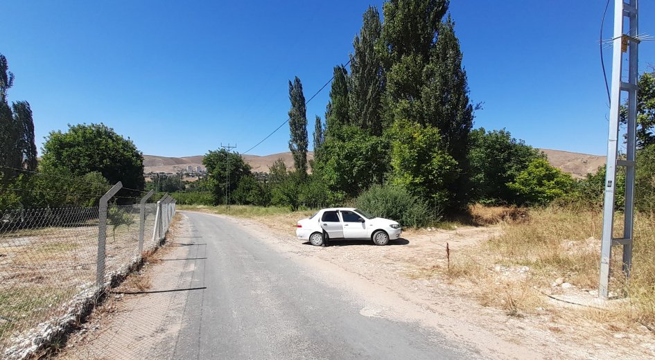 15.000m² ELMA BAHÇESİ ELEKTRİK ABONELİĞİ VE DEPO İLE EV OLAN - Fotoğraf 12 | Turasan Emlak Niğde