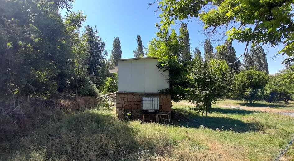 15.000m² ELMA BAHÇESİ ELEKTRİK ABONELİĞİ VE DEPO İLE EV OLAN - Fotoğraf 1 | Turasan Emlak Niğde