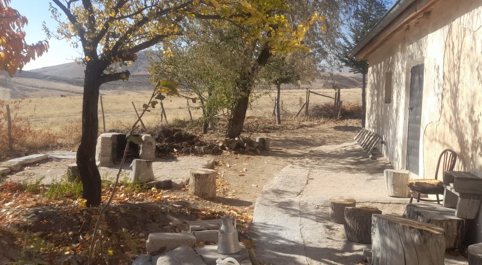 BURÇ KÖYÜNDE 5.238m² TARLA MUHTEŞEM KONUMDA