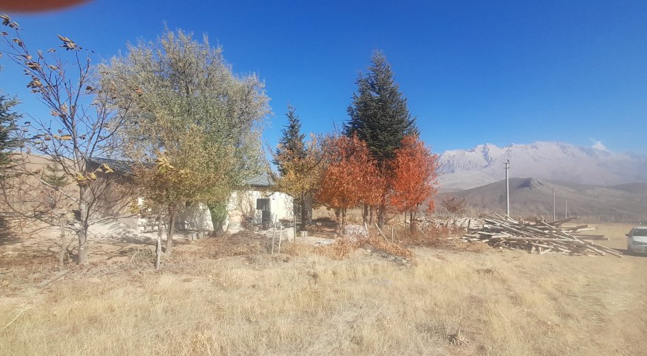 BURÇ KÖYÜNDE 5.238m² TARLA MUHTEŞEM KONUMDA