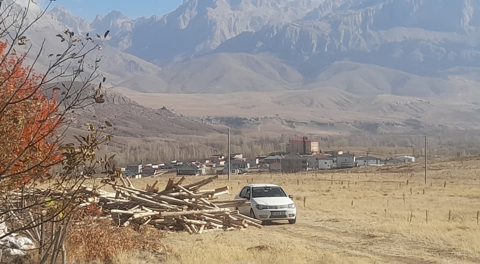 BURÇ KÖYÜNDE 5.238m² TARLA MUHTEŞEM KONUMDA