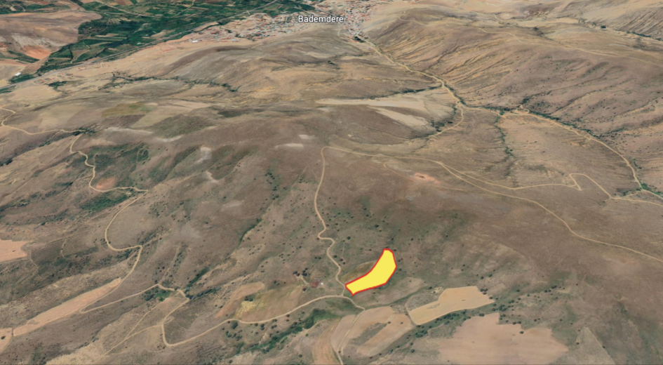 Bademdere Menik mevkii 7900m² tarla