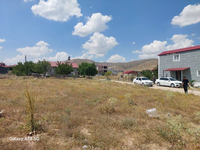 BADEMDEREDE MUHTEŞEM DEMİRKAZIK MANZARALI SATILIK 450m² ARSA - Fotoğraf 11 | Turasan Emlak Niğde