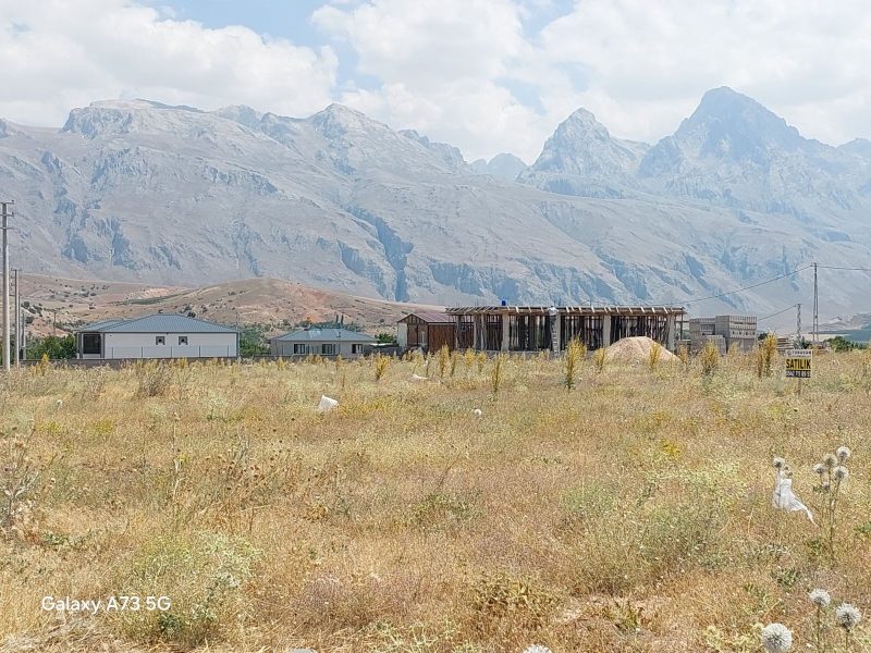 BADEMDEREDE MUHTEŞEM DEMİRKAZIK MANZARALI SATILIK 450m² ARSA - Fotoğraf 6 | Turasan Emlak Niğde