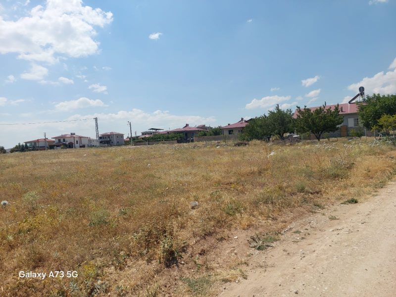 BADEMDEREDE MUHTEŞEM DEMİRKAZIK MANZARALI SATILIK 450m² ARSA - Fotoğraf 7 | Turasan Emlak Niğde