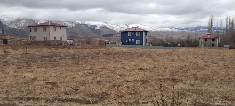 Bademdere Köyünde Villa, Ev ister Yatırıma Uygun İmarlı Arsalar - Fotoğraf 2 | Turasan Emlak Niğde