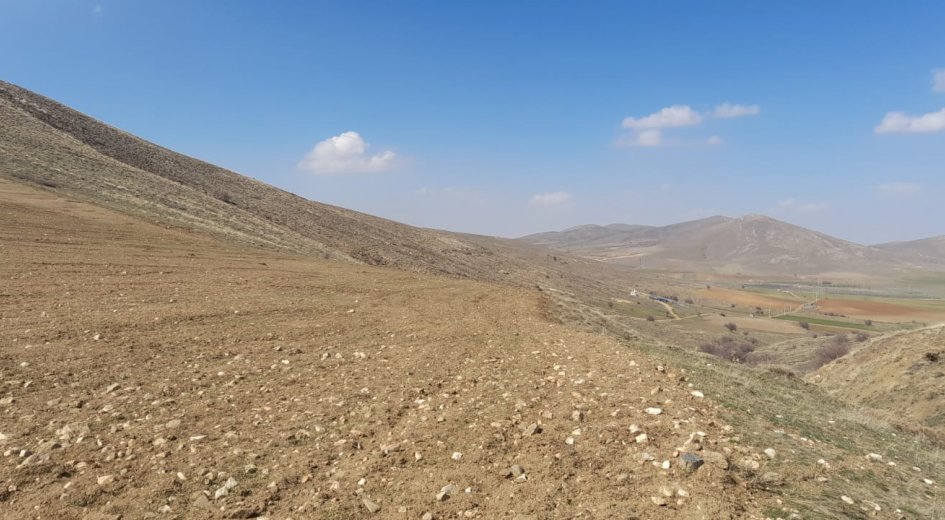 Menik Mevkisinde 135.100m² TEK TAPU Satılık Tarla
